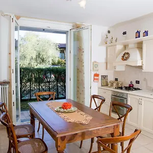 Con Giardino E Parcheggio Privato Italy